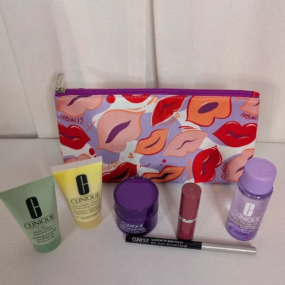 Clinique makeup cosmetic bag With Travel And Full sized products - Picture 3 of 3